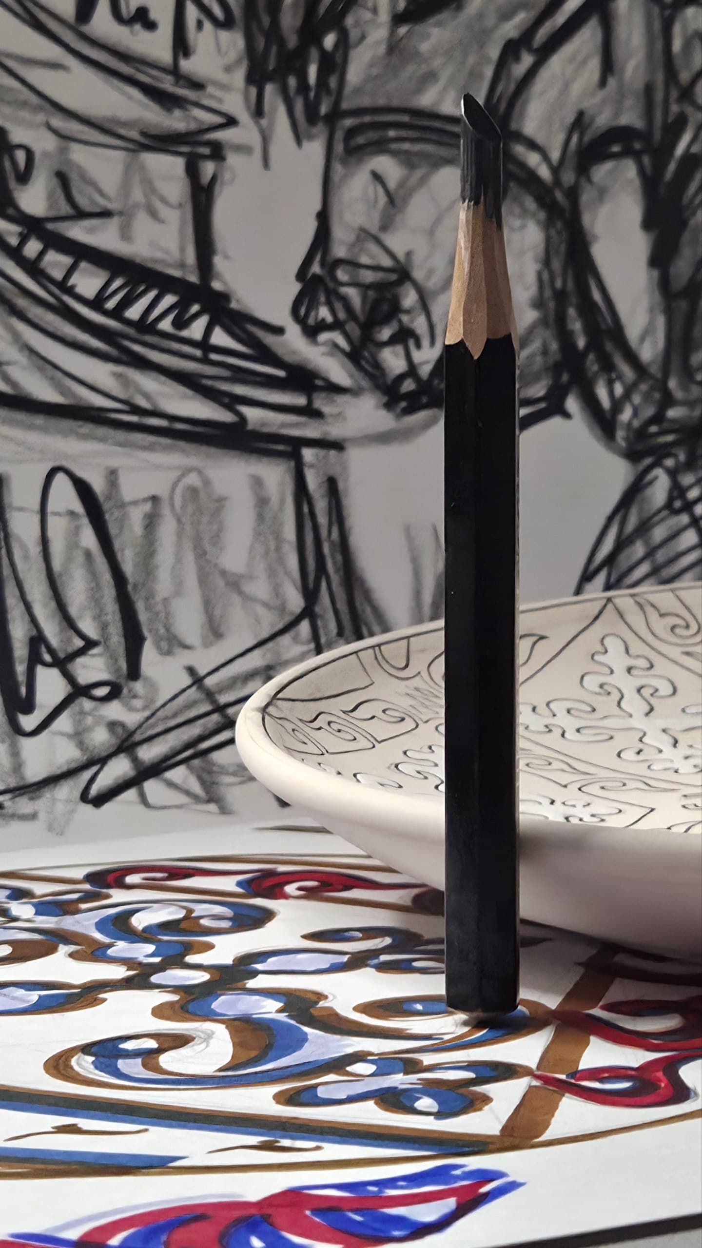 Пара преподавателей говорили мне: «Рисуй так, как надо, как сказали!»

​Говорили: «У тебя штриховка — "солома", твои работы видно за версту, можешь даже не подписывать. Много теней, рефлексов — перебор!»

​А я стояла и думала: а пусть эту штриховку даже с космоса видно будет🌟